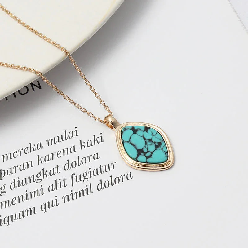 Abalone Shell Turquoise Inlaid Exquisite Short Chic Necklace - Johns Direct