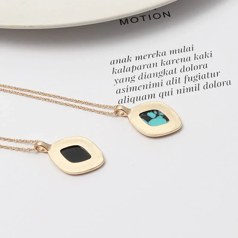 Abalone Shell Turquoise Inlaid Exquisite Short Chic Necklace - Johns Direct