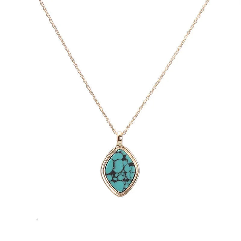 Abalone Shell Turquoise Inlaid Exquisite Short Chic Necklace - Johns Direct