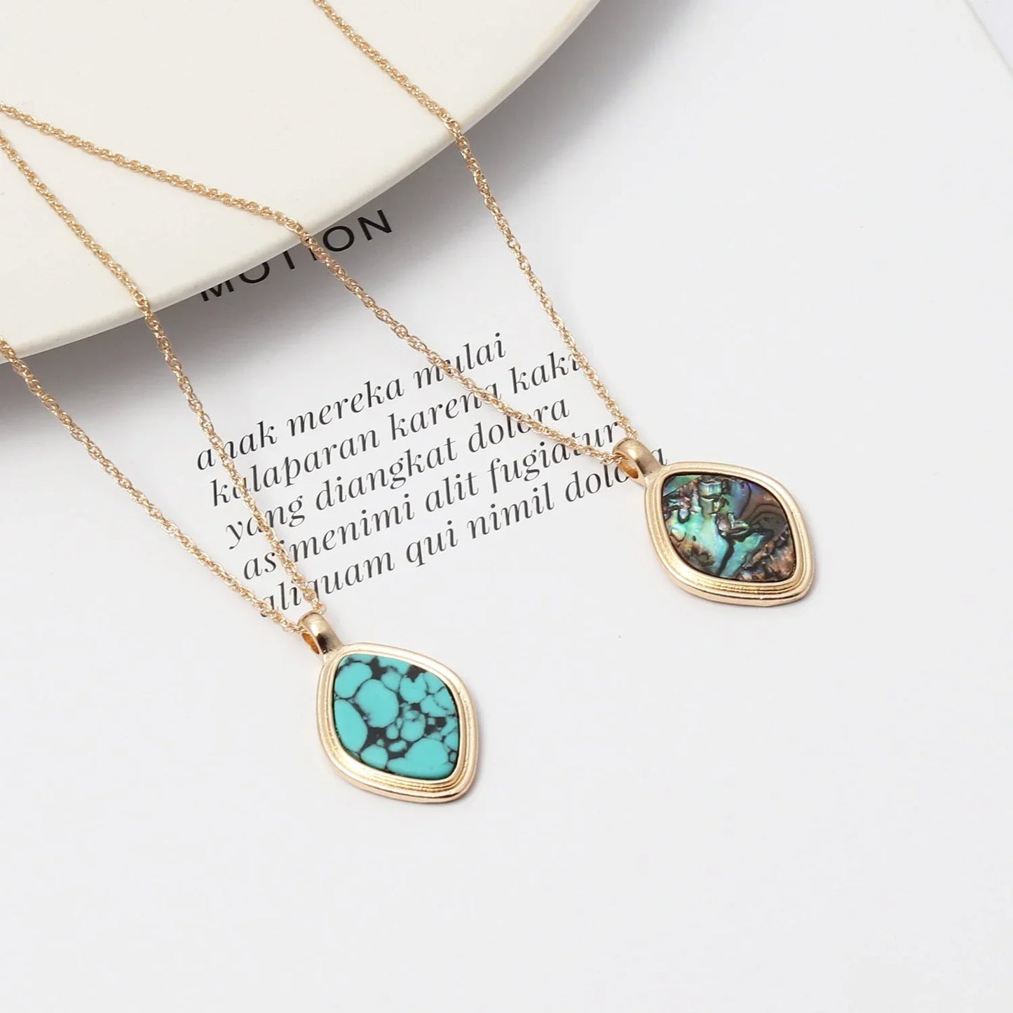 Abalone Shell Turquoise Inlaid Exquisite Short Chic Necklace - Johns Direct