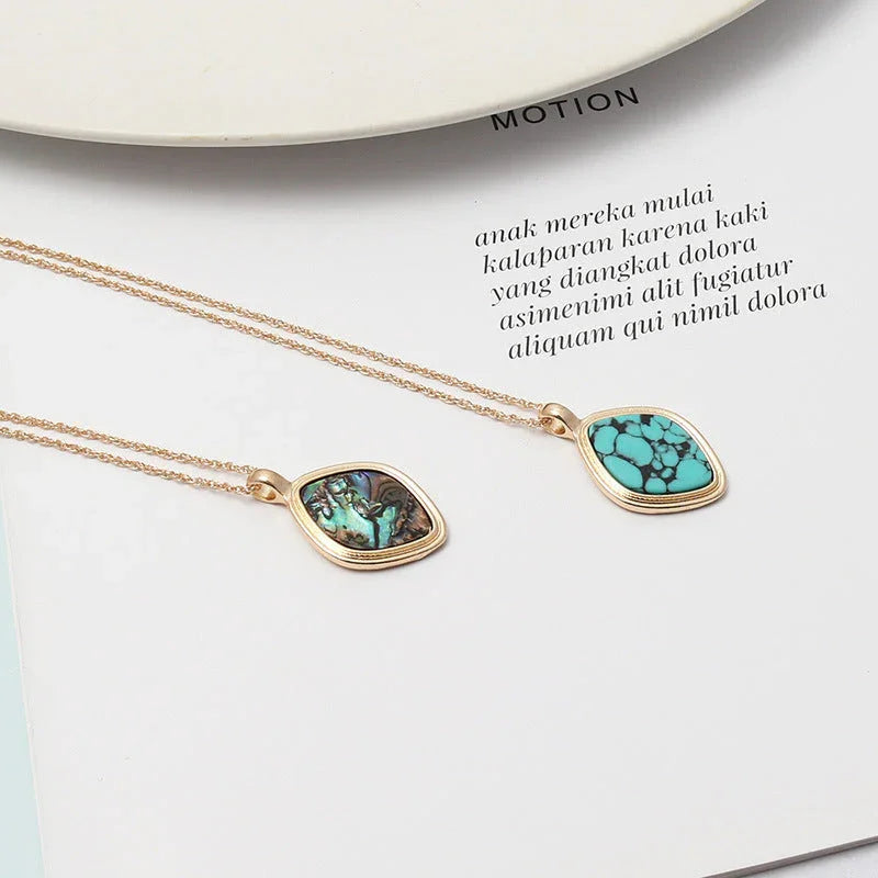 Abalone Shell Turquoise Inlaid Exquisite Short Chic Necklace - Johns Direct
