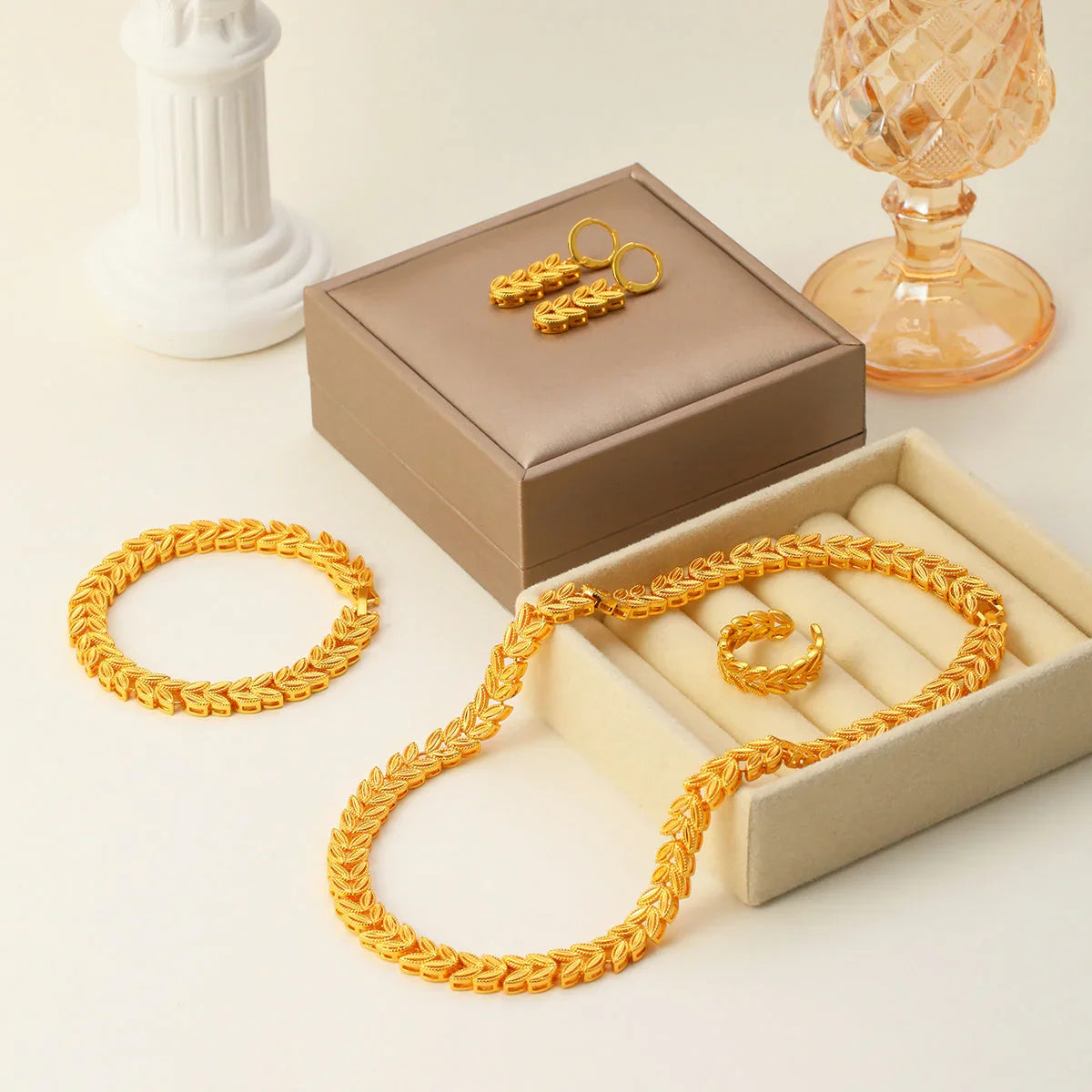 5pcs Retro Elegant 18k Gold Maple Leaf Women's Jewelry Set, Temperament Bridal Jewelry - Johns Direct