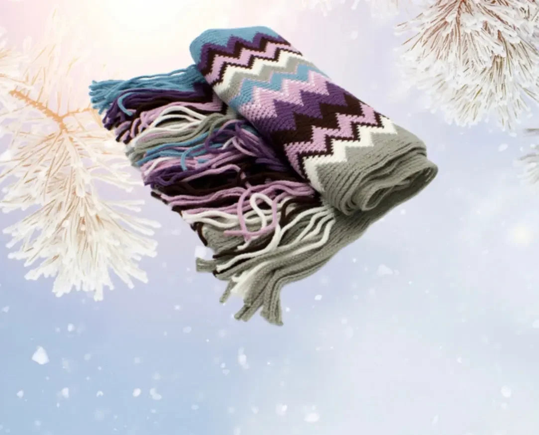 Unisex scarf with multicolored curvy stripes and tassels