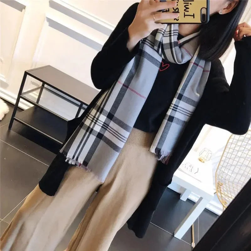 Soft warm checked fashion scarf in grey tones